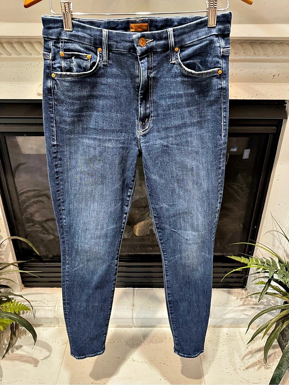 MOTHER High Waisted Looker Teaming Up Wash Jeans Blue Waist 30